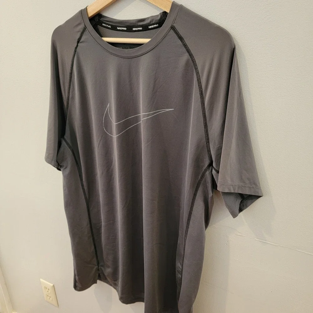 Nike Pro Dri Fit T Shirt Mens Size XL Gray Slim‎ Fit Center Swoosh Gym Workout